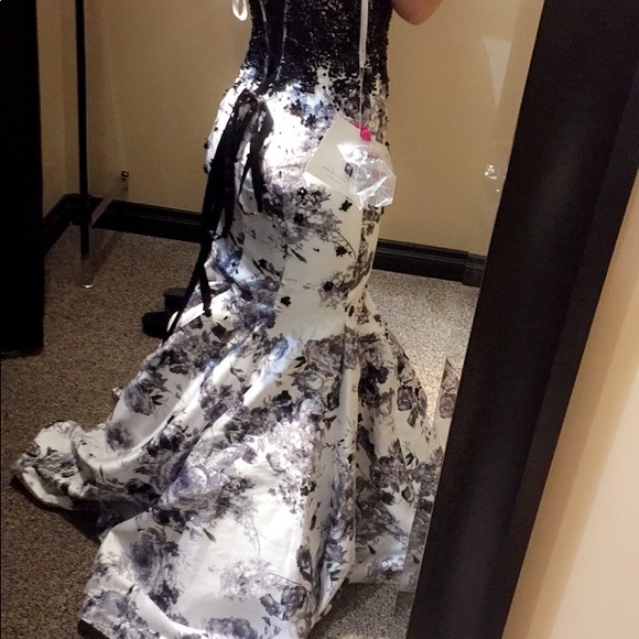 Prom dress - Picture 4 of 5